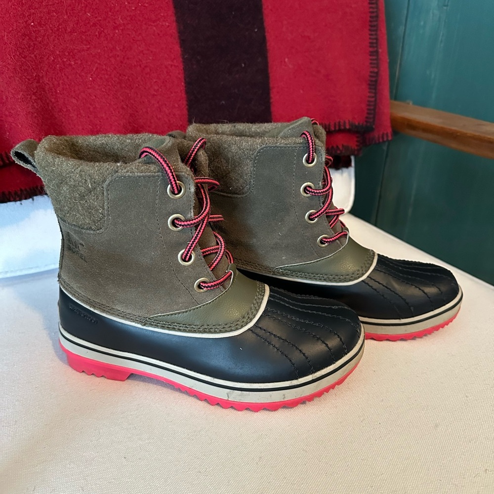 Pink and green Sorel Slimpack II boots, size 37 (women’s 6.5, big kids 4)